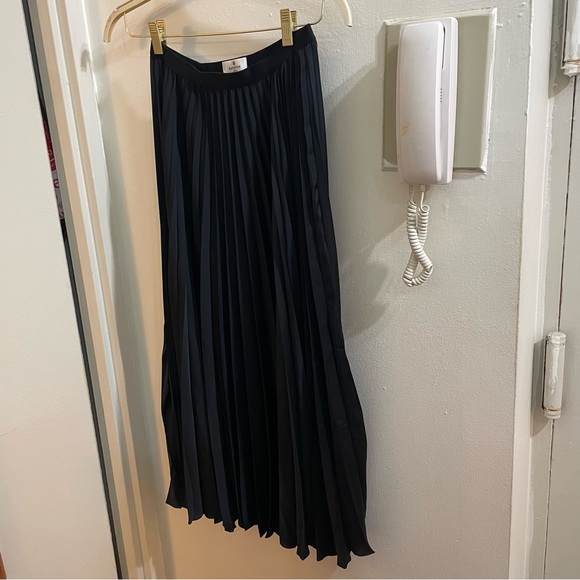 NWT Aritzia Babaton Maido Satin Pleated Skirt Double-satin maxi in Black Small - Picture 14 of 15